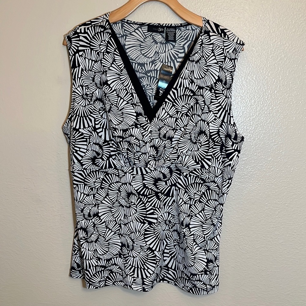 Nwt East 5th Black and White Tank Top